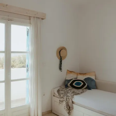 Sunset Getaway Paros Apartament Alikí
